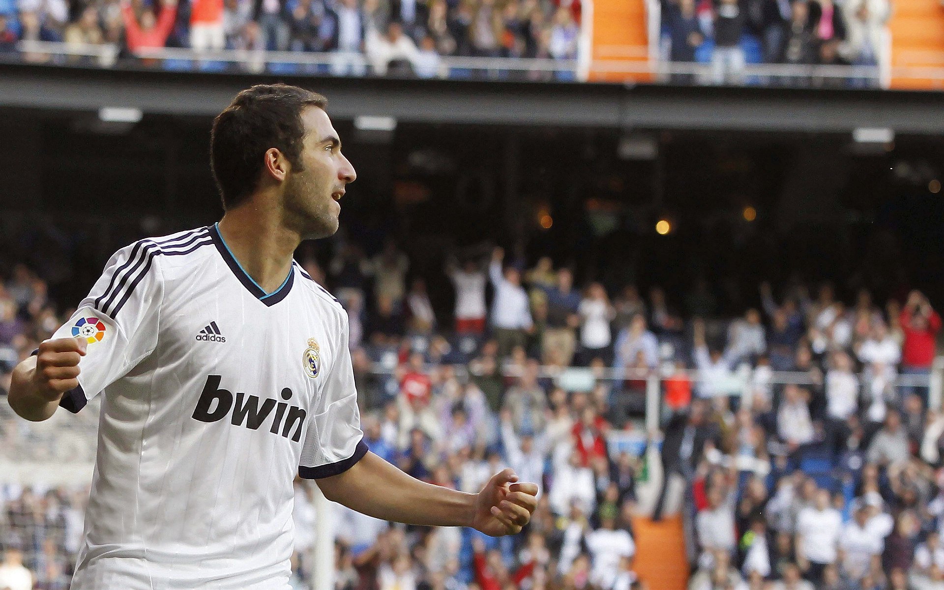 AYX官网-摩托GP选手法比奥·夸塔拉罗赢得2024年世界冠军，法比奥 夸塔拉罗