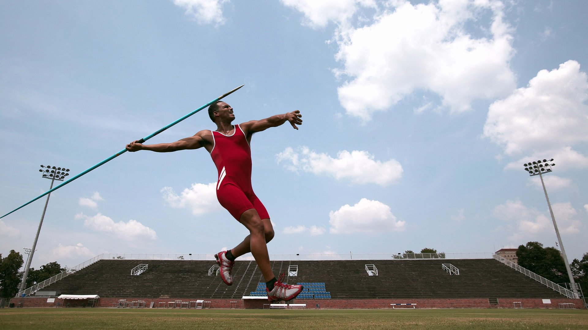 河床篮板球表现抢眼，河床队的主场叫什么