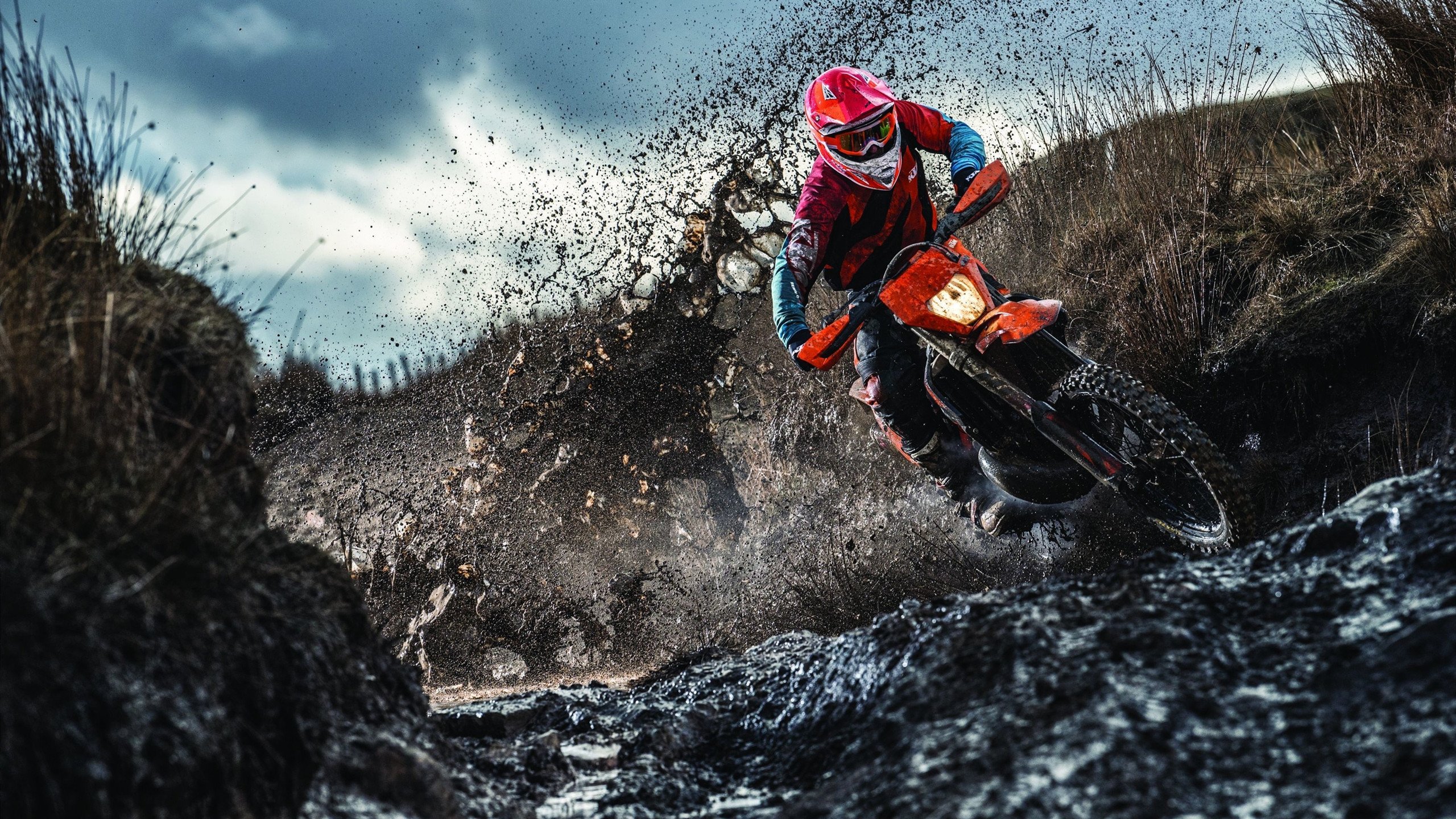 女子足球设立青训转型桥梁打通成长后期通道,女子足球训练视频